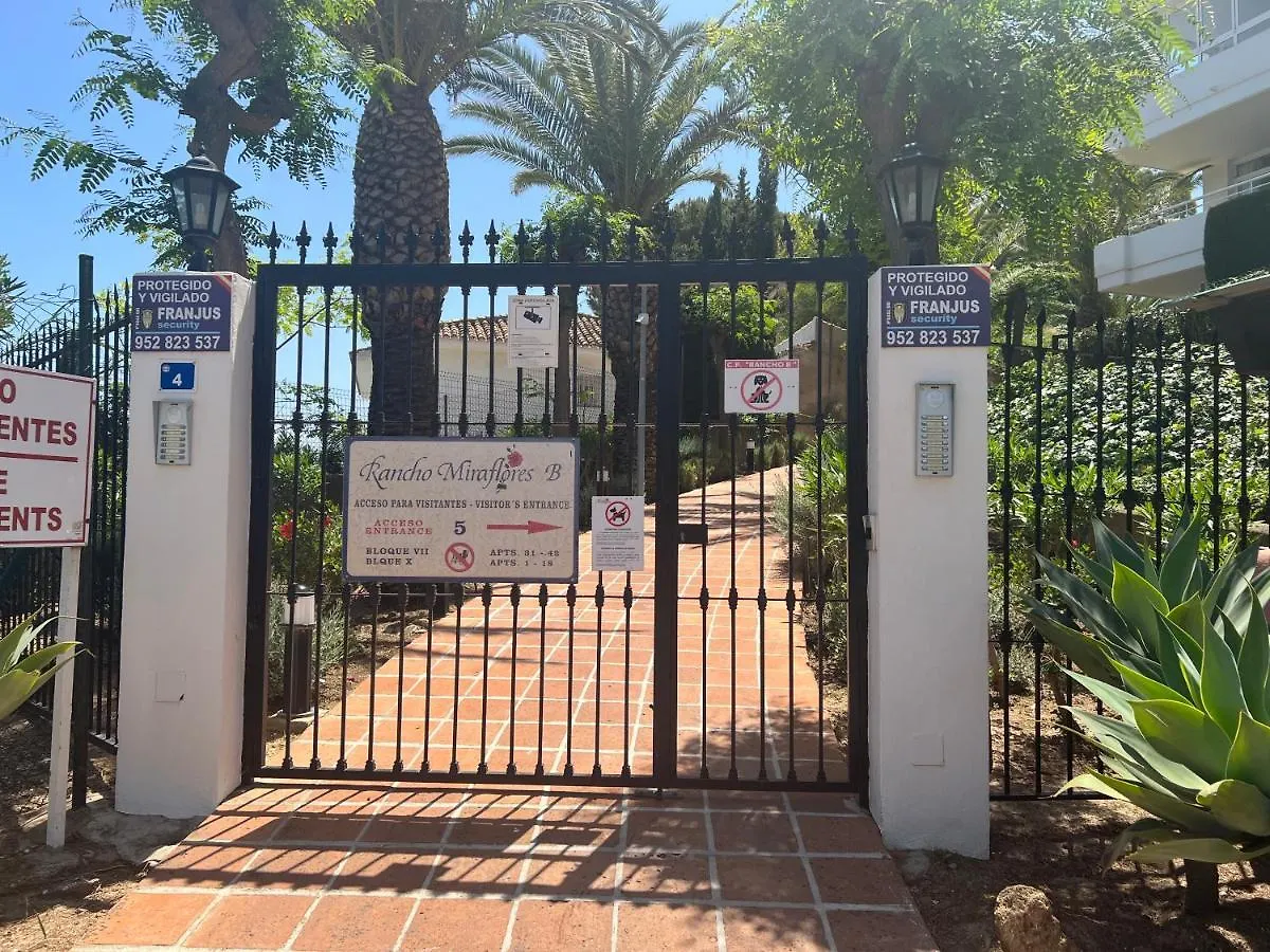 Apartamento Quiet 2 Bedroom Apartment-Sleeps Up To 6 Mijas